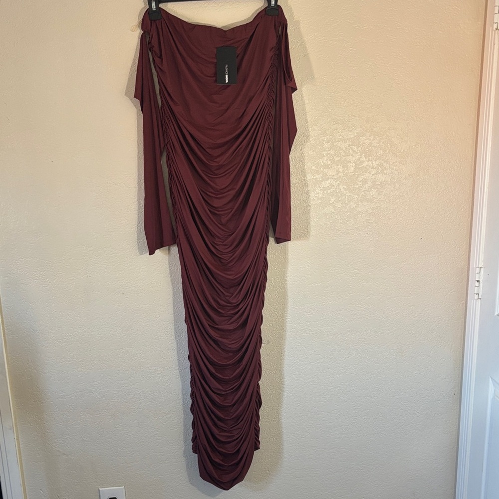 Burgundy Ruched Off-Shoulder Maxi Dress – Elegant Bodycon – New With Tags